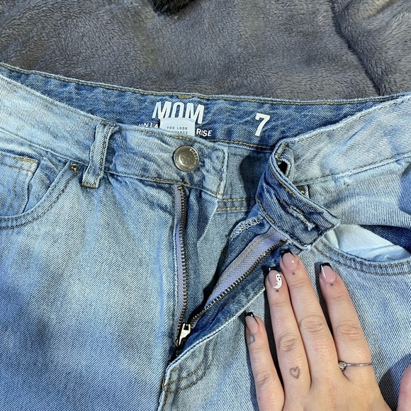 mom jeans - Picture 2 of 4